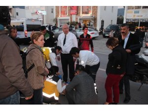 Başkan adayı seçim çalışmalarını bırakıp yaralının yardımına koştu