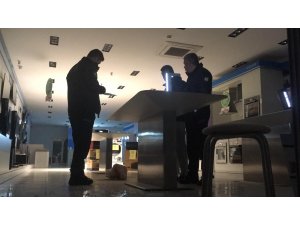 Adana'da mağazadan elektronik eşya hırsızlığı