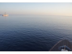 Deniz Kuvvetlerinden sondaj platformuna refakat görevi