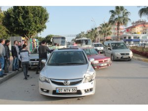 Antalya’da 5 araçlı zincirleme kaza: 1 yaya yaralı