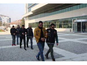 Uyuşturucu hapla yakalanan şüpheliler adliyeye sevk edildi