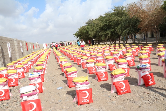 "Yemen'de ölüm sınırında 400 bin bebek ve çocuk var"