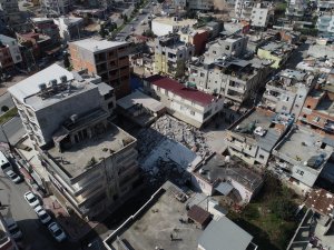 GÜNCELLEME 2- Mersin'de 5 katlı bina çöktü