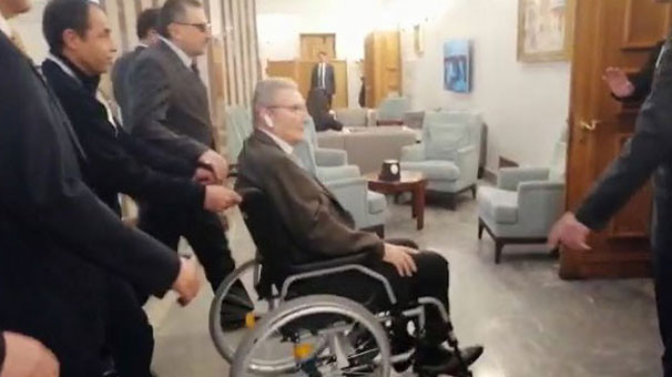 Kulağında oğlu vardı... Deniz Baykal aylar sonra TBMM'de yemin etti!