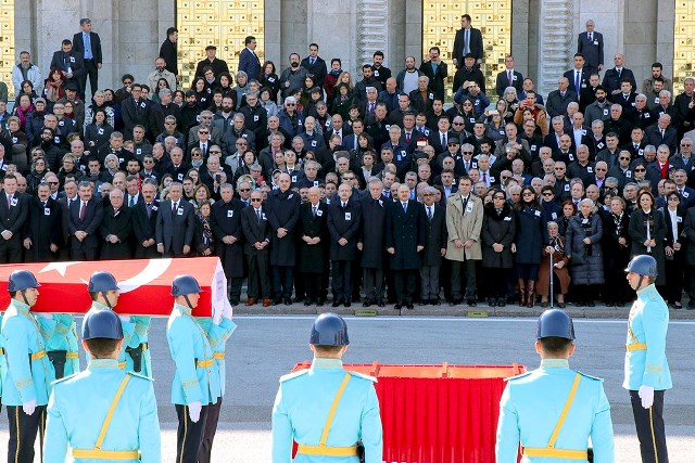 Eski Bakan Fikret Ünlü için TBMM'de cenaze töreni