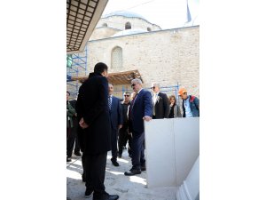 Tarihi çinilerin üstü sıvayla kapatılmış