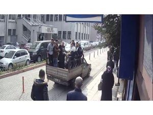 Gazeteciye silahlı saldırı anı kameralara saniye saniye yansıdı