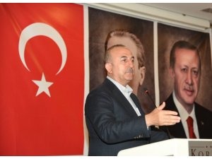 Bakan Çavuşoğlu, Kuşadası’nda turizmcilerle bir araya geldi