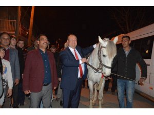 Başkan Özakcan’ı Kocagür’de kırat karşıladı
