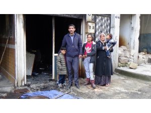 İş yeri kül olan berber yardım bekliyor