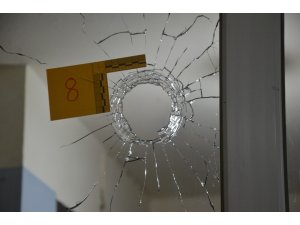 İçeride müşterilerin bulunduğu sırada kıraathane kurşunlandı