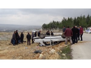 7 kişilik aile takla atan araçtan sağ kurtuldu