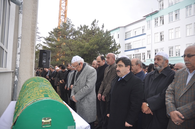 Ahmet Önkal dualarla defnedildi