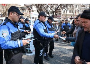 Telefon dolandırıcılığına broşürlü uyarı