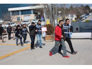 4 kuyumcuyu sahte altınla dolandıran 3 şüpheli yakalandı