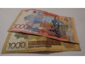 Kazaklar banknotları sadece ana dillerinde basacak