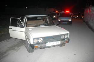 Gezmek için çaldıkları otomobille yakalandılar