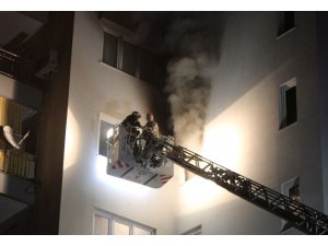 Yangın sebebiyle 5. katta mahsur kalan vatandaş itfaiye tarafından kurtarıldı
