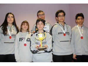 Özel yetenekli öğrenciler, uzay sorunlarını çözen robot tasarladı