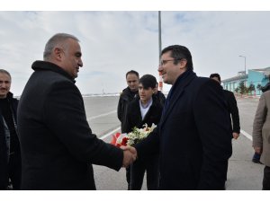 Bakan Ersoy, turizmcilerle bir araya geldi