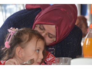 Bakan Selçuk, Bursa’da şehit aileleriyle bir araya geldi