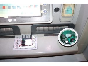 ATM’ye kart kopyalama düzeneği yerleştiren 2 kişi tutuklandı