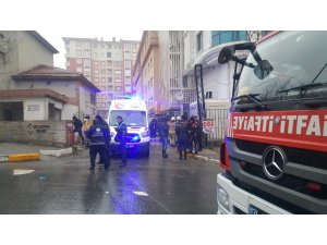 Esenyurt’ta trafoya giren genç yanarak can verdi