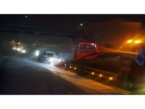Kar yağdı, kazalar ve mahsur kalmalar peş peşe geldi