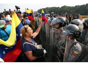 Guaido: “Uluslararası toplum Maduro’nun düşürülmesi için bütün seçenekleri düşünebilir”