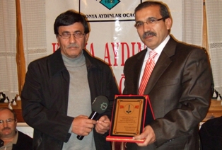 Aydın Beyatlı’ya teşekkür plaketi