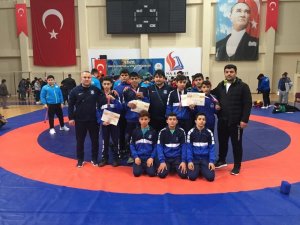 Yunusemreli güreşçiler Muğla’da madalyaları topladı