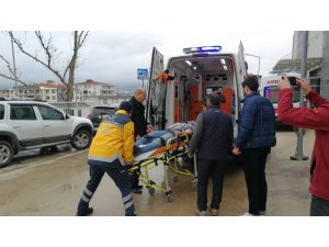 Yağışlı hava beraberinde kazayı da getirdi: 5 yaralı