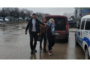 Ağabeyini silahla yaralayan genç kadın serbest bırakıldı