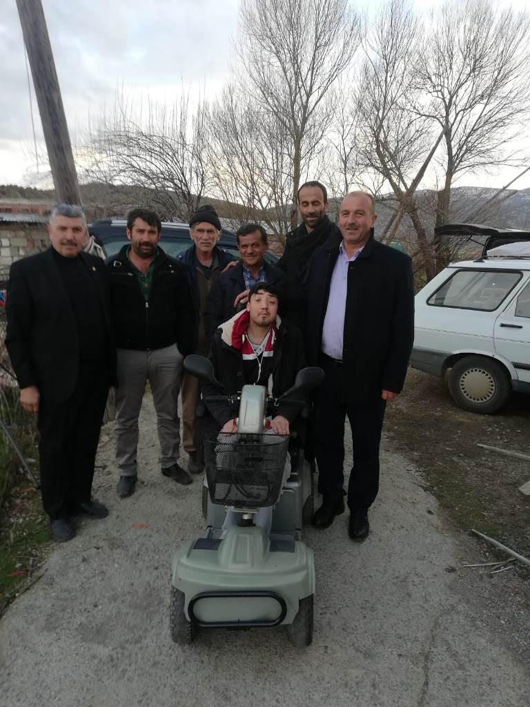 Akülü araba yüzünü güldürdü