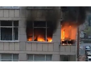 Rize’de bir ev alev alev yandı