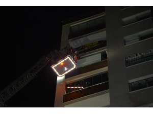Adana’da çıkan yangında anne ve bebeği dumandan etkilendi