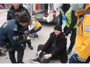 Bisiklet üstünde nöbet geçirdi, ilk müdahale polisten geldi