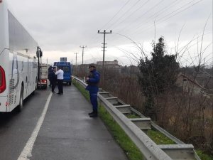 Gürcü otobüsüne kaçak içki ve sigara baskını