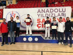Karateciler dereceye girmek için mücadele etti