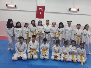 Şuhutlu karateciler kuşak sınavında ter döktü