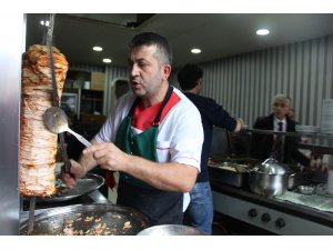 Sipariş ettiği gıda kolisinden 300 bin TL çıktı