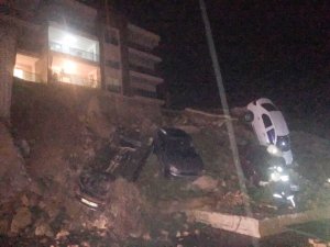 Milas’ta istinat duvarı çöktü, 6 araç altında kaldı