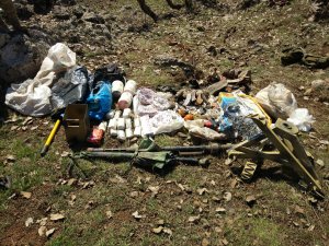 Komandolar, teröristlerin inlerine girmeye devam ediyor