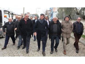 Ümmet Akın, Çeştepe’de pazarcı esnafı ve vatandaşlarla bir araya geldi