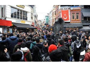 Beşiktaş taraftarı derbiye hazırlanıyor!