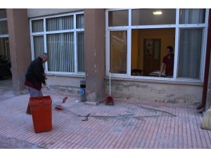 Hastaneyi savaş alanına çevirdiler