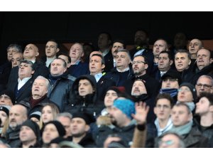 Bakan Kasapoğlu, başkanlarla birlikte derbiyi takip ediyor