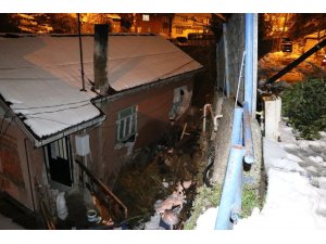 Sarıyer’de istinat duvarı çöktü 5 ev tahliye edildi