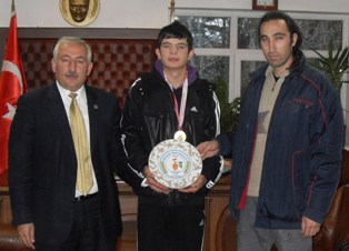 Hüyüklü karateci Türkiye Şampiyonası seçmelerinde birinci oldu