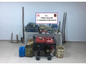 Tam teçhizatlı defineciler suçüstü yakalandı